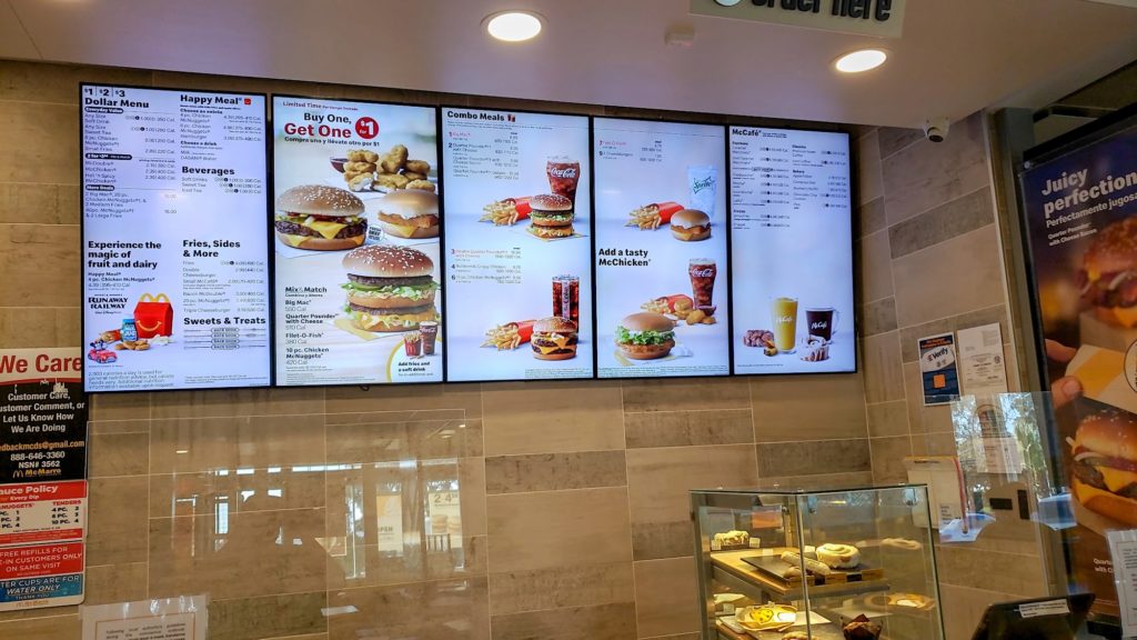 Uso de Conteúdo em Tempo Real com Menu Board Digital