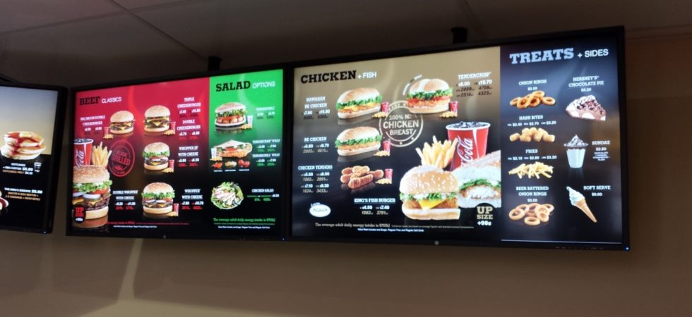 Uso de Conteúdo em Tempo Real com Menu Board Digital